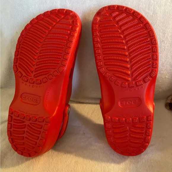 Red Crocs - Picture 5 of 7